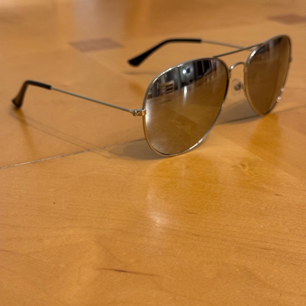 Stylish Silver Aviator Sunglasses